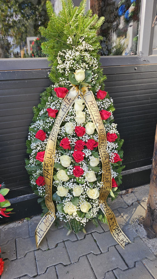 Coroană Funerară cu Trandafiri Roșii și Albi – Omagiu Puternic și Respectuos