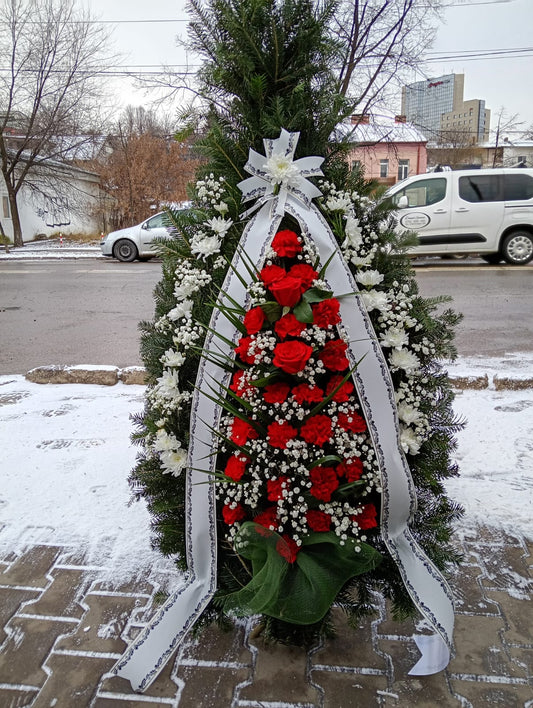 Coroană Funerară Elegantă cu Crizanteme Albe, Garoafe și Trandafiri Roșii - Omagiu Profund